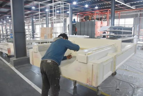 你常逛的化妆品专柜，或许都是金山这家工厂设计的